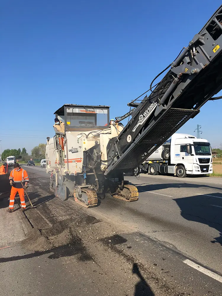 chiamaci-per-asfaltare-strade-private-o-pubbliche